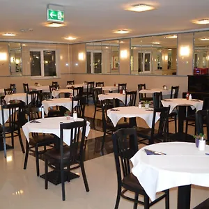 Hotel Donaustadt Kagran - At Metro U1, Vienna
